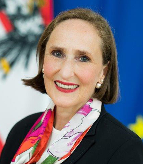 駐日オーストリア共和国大使 エリザベート・ベルタニョーリ 氏 氏 Ambassador of the Republic of Austria 駐日オーストリア共和国大使