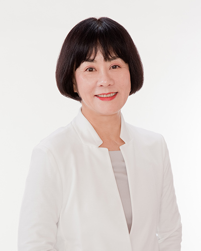 
                                                                 Mayor of Munakata Misako Izu
                                
